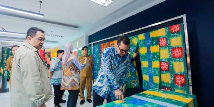 Tingkatkan Potensi Ekonomi, Dekranasda Tangsel Gelar Pelatihan Membatik