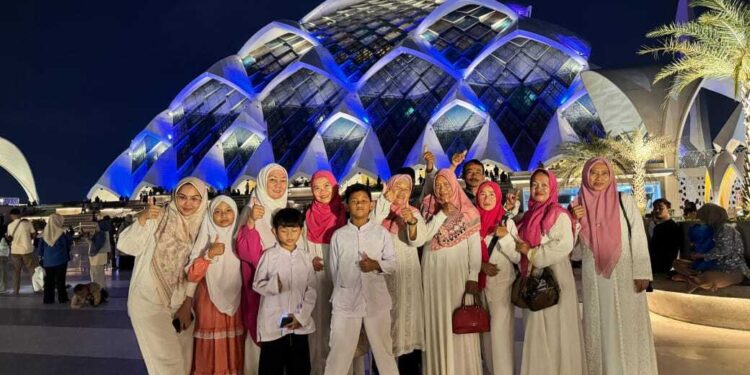 Sambut Hari Ibu, PT. Sobat Indonesia Wisata Bagikan Tour Bandung Gratis