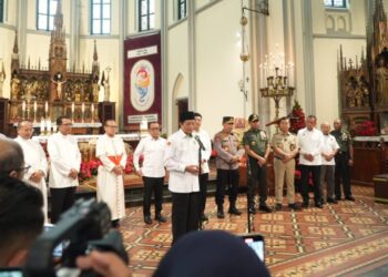 Sapa Umat Kristiani di Gereja, Menag: Natal Menambah Rasa Sayang dan Cinta Damai