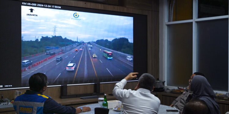Puncak Arus Pergi Pertama Nataru, Menhub Dudy Tinjau Empat Gerbang Tol Utama Keluar Jakarta