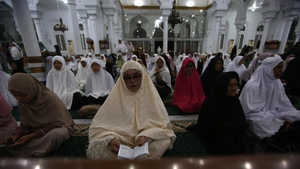 20 Tahun Tragedi Tsunami Aceh, Keluarga Korban Larut dalam Doa