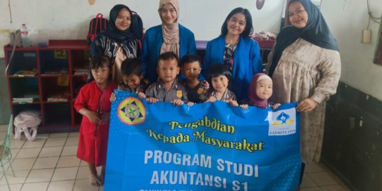 PMKM Unpam: Mengenal Nama Buah melalui Smart Card