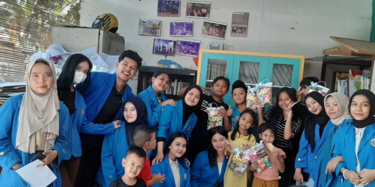 PMKM Unpam: Membangun Kecakapan Literasi Digital pada Taman Baca PEKA