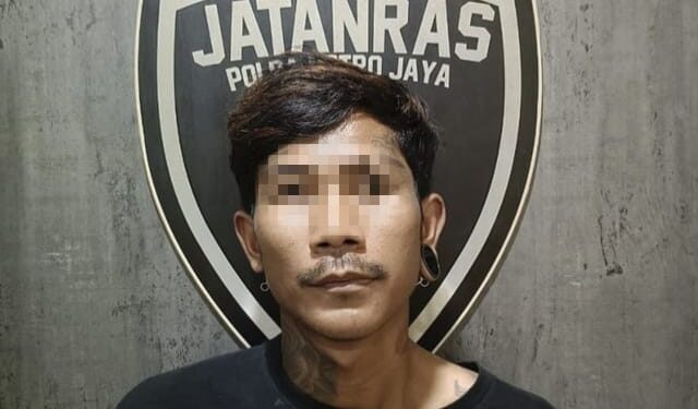 Ditangkap, Ini Tampang Pelaku Penusukan Temannya Hingga Tewas di Ciputat