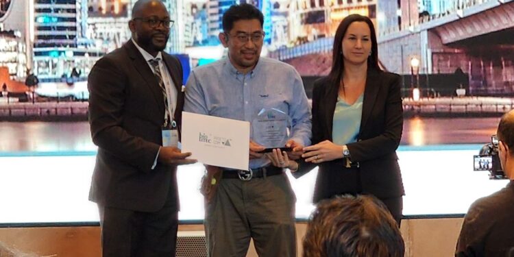 Mengubah Tantangan Fistula Ani Menjadi Harapan: Perjuangan Dr. Tony Sukentro di Kancah Dunia