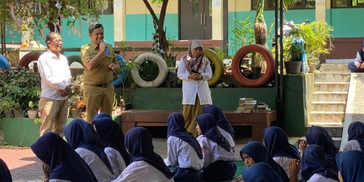 Deden Deni Tinjau Langsung Pelaksanaan Program MBG di Tingkat SMP Tangsel