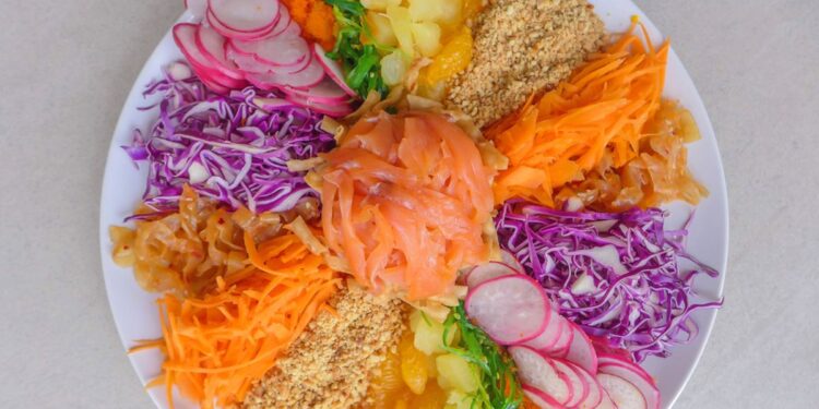 Momen Imlek Identik dengan Salad Yee Sang, Nikmat dan Penuh Makna Keberuntungan