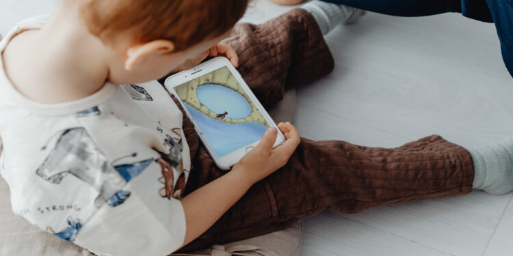 Bagaimana Mengontrol Anak dalam Penggunaan Gawai? Ikuti Saran Ahli