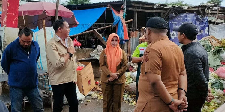 Tanggapi Keluhan Warga, Anggota DPRD Tangsel Tinjau TPS3R di Pasar Ciputat