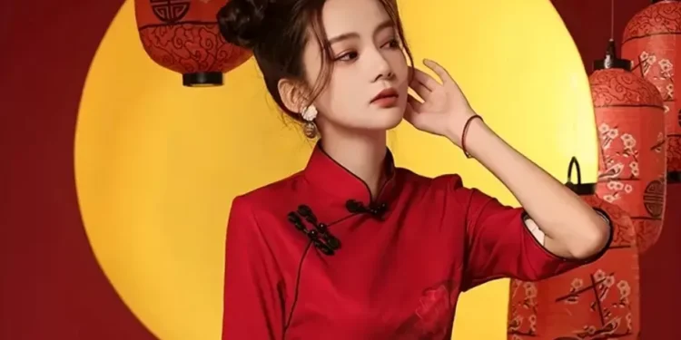 Sambut Imlek 2025, Temukan Inspirasi Outfit hingga Warna yang Harus Dihindari
