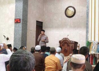 Pimpin Shalat Jumat, Ini yang Disampaikan Kapolsek Ciputat Timur