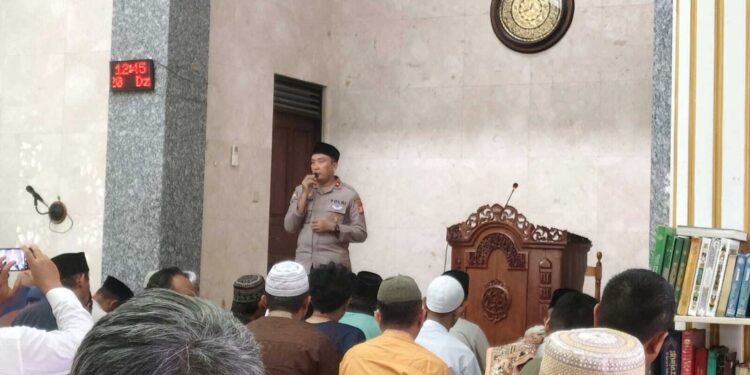 Pimpin Shalat Jumat, Ini yang Disampaikan Kapolsek Ciputat Timur