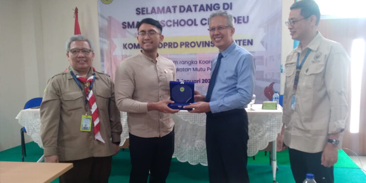 Dukung Program SMA-SMK Gratis, Komisi V DPRD Banten Kunjungi Labschool Tangsel