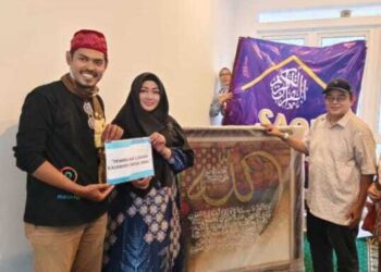 Untuk Kegiatan Amal, UMKM Porentif bersama PT SBI Beli Lukisan Kaligrafi