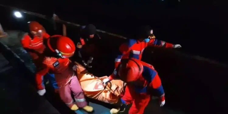 Jasad Pria Ditemukan Membusuk di Kapal Tongkang Sungai Mahakam Usai Dilaporkan Hilang Tiga Minggu