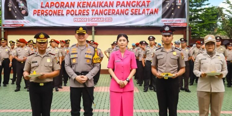 Sebanyak 129 Personel Polres Tangsel Terima Penghargaan Kenaikan Pangkat