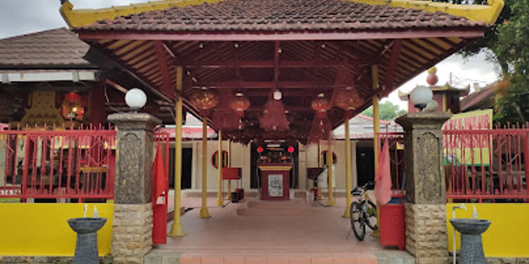 Jelang Imlek, Ritual Bersihkan Patung Dewa Digelar di Vihara Punna Karya