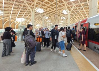 Efek Liburan Panjang, Kereta Cepat Whoosh Dibanjiri Penumpang hingga Naik 29 Persen