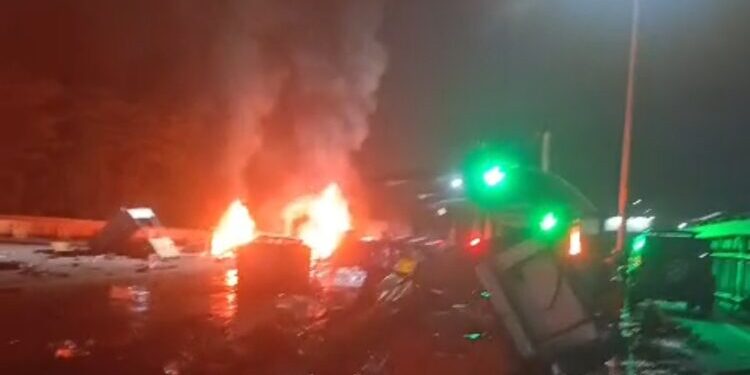 kecelakaan di gerbang tol ciawi
