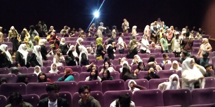 Pecah, Komunitas Guru dan Orang Murid Antusias Nobar Film Perayaan Mati Rasa