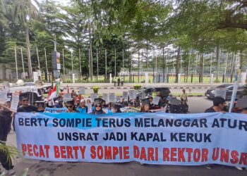 demo pecat rektor unsrat