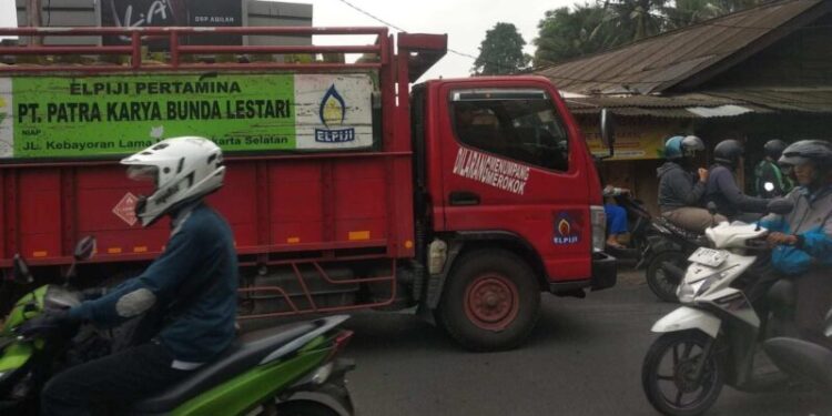 Antre Panjang Beli Gas Elpiji 3 Kg, Warga Rempoa Kecewa Harga di Agen Tak Sesuai Harapan