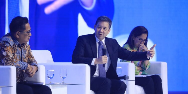 BRI Microfinance Outlook 2025: Dukung Inisiatif Pemberdayaan BRI, Chief Economist ADB Soroti Pentingnya Digitalisasi UMKM