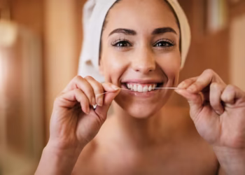 Pemakaian Benang Gigi Mampu Menurunkan Risiko Stroke, Apa Hubungannya? Ini Kata Peneliti