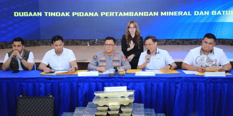 Polisi Bongkar Pertambangan Ilegal di Bekasi, Ratusan Batang Timah Disita