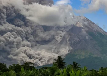 Gunung Merapi Muntahkan Guguran Awan Panas, Status Siaga Level 3