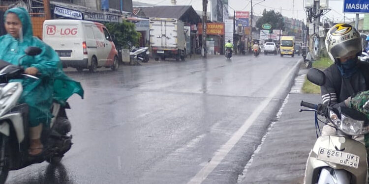 Sedia Payung, Hujan Intensitas Ringan-Sedang Diprediksi Guyur Wilayah Tangsel