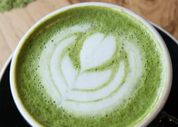 Nggak Perlu ke Cafe, Begini Cara Bikin Matcha Latte Sendiri di Rumah