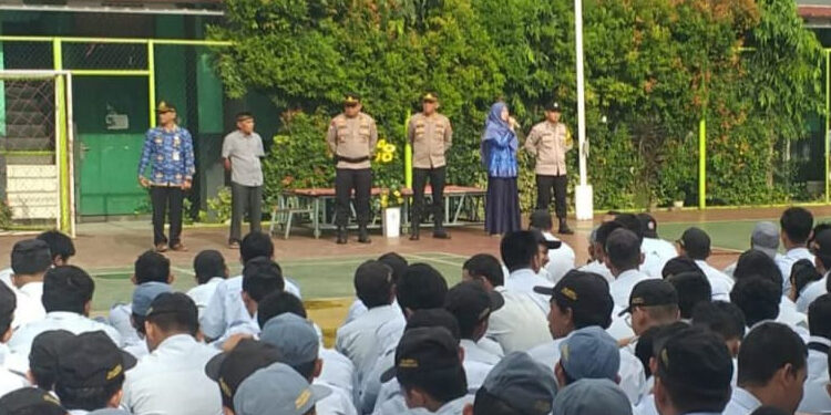 Cegah Tawuran Pelajar, Polisi Sosialisasi Program CETAR di SMKN 1 Tangsel