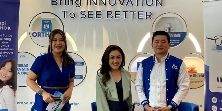 VIO Optical Clinic x ZAP Clinic Gelar Mini Talkshow “SEE BETTER, GLOW BRIGHTER”