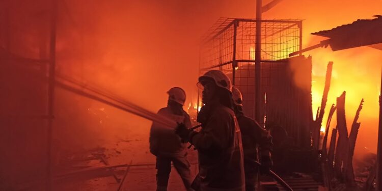 Pasar Poncol Senen Terbakar, 21 Mobil Damkar Dikerahkan