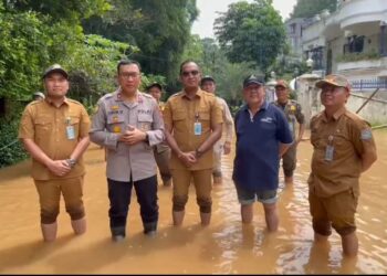 banjir di villa cinere mas
