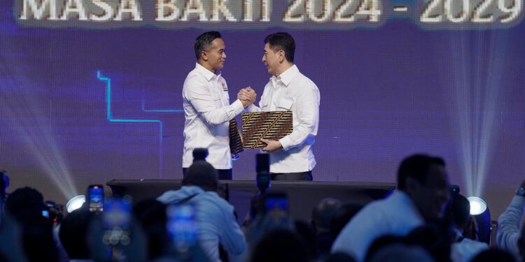 Sertijab Kadin, Arsjad Rasjid Tekankan Pentingnya Gotong Royong untuk Jaga Pertumbuhan Ekonomi