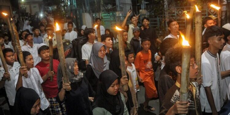 pawai obor di cimone