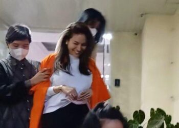 Terancam Hukuman 20 Tahun Penjara, Nikita Mirzani Terlihat Santai Saat Ditahan