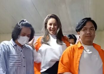 Pakai Baju Oranye, Nikita Mirzani Ditahan Atas Kasus Pengancaman dan Pemerasan