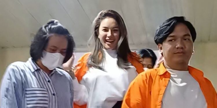 Pakai Baju Oranye, Nikita Mirzani Ditahan Atas Kasus Pengancaman dan Pemerasan
