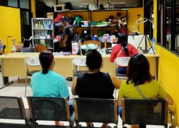 Satpol PP Amankan Empat PSK Lansia di Pinggir Kali Jakarta Barat