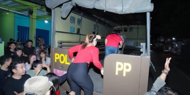 gerebek satpol pp tangsel