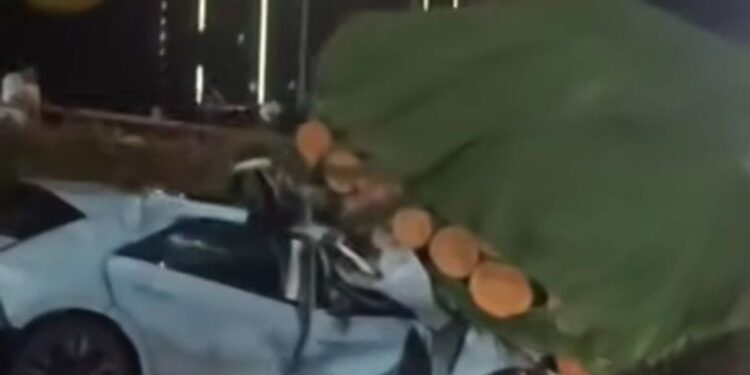 Ada Korban Tewas, Imbas Kecelakaan Mobil Listrik hingga Masuk Kolong Truk di Toll Ring Road Cengkareng