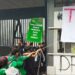 Ricuh, Massa Demo Tolak UU TNI Jebol Gerbang Pancasila serta Ambil Topi Bertulisan PM dan Polri