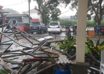 Angin Puting Beliung Hantam Ratusan Rumah di Indramayu