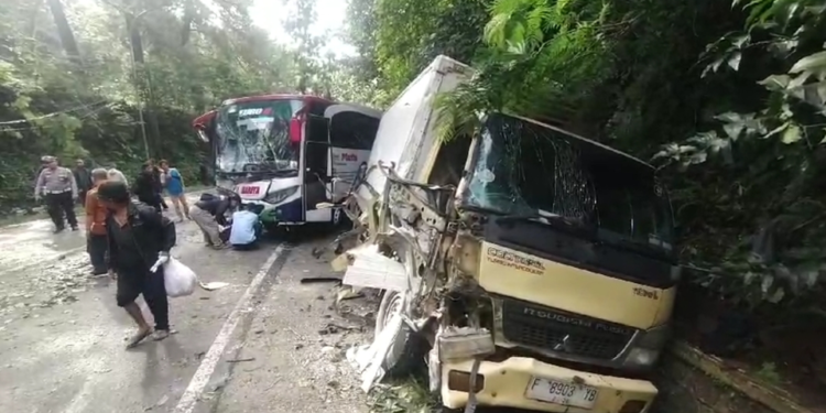 kecelakaan di puncak