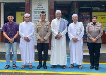 Sambangi Polsek Ciputat Timur, Brigjen Pol Badya Wijaya Beri Tausiah ke Tahanan