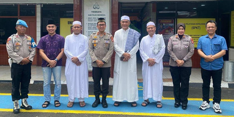 Sambangi Polsek Ciputat Timur, Brigjen Pol Badya Wijaya Beri Tausiah ke Tahanan