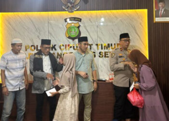 Gelar Bukber, Polsek Ciputat Timur Santuni Anak Yatim